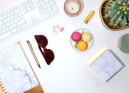 cactus-desk-flatlay-947843